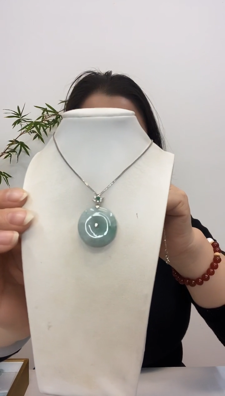 【闪购商品】翡翠吊坠(赠链)银S925镶嵌平安扣