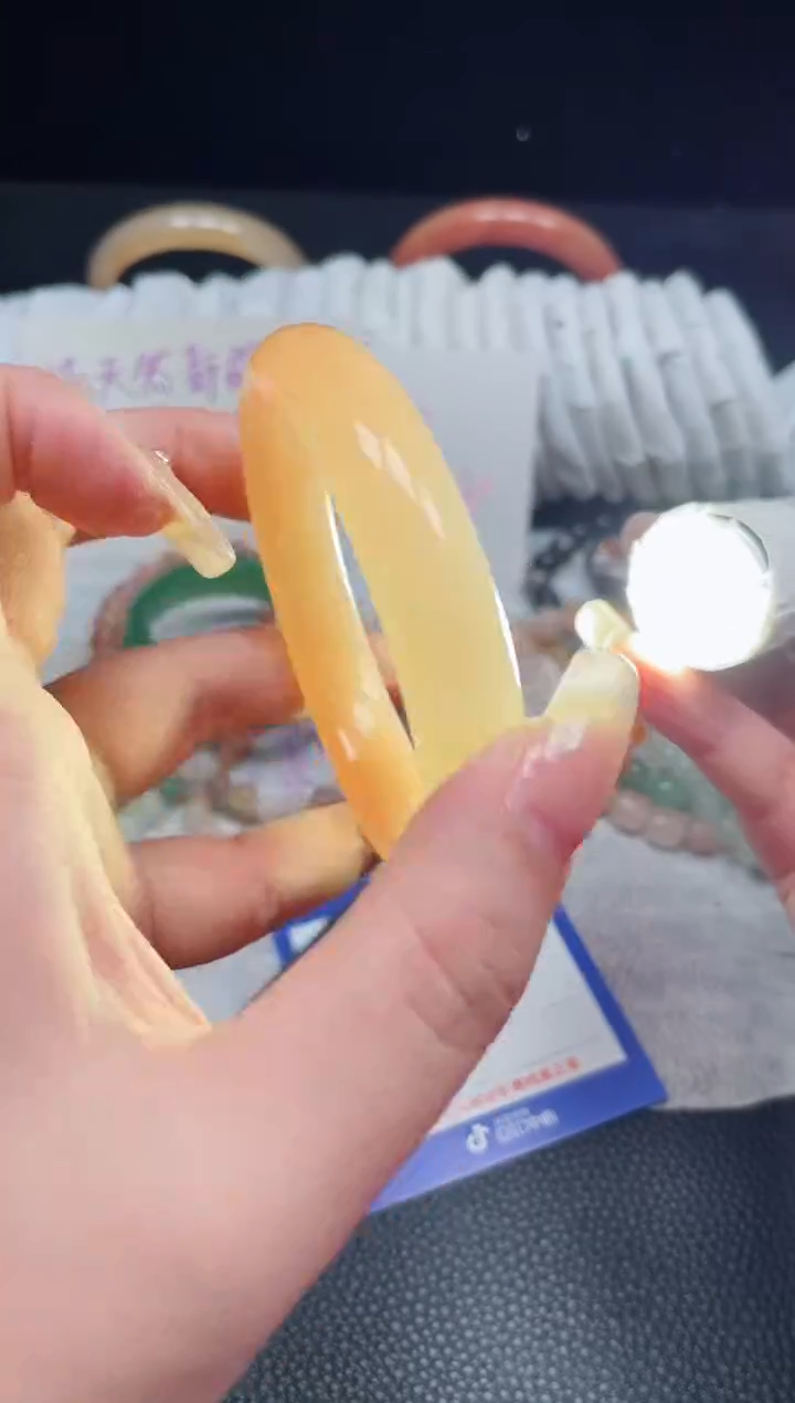 【闪购商品】石英质玉手镯未镶嵌215