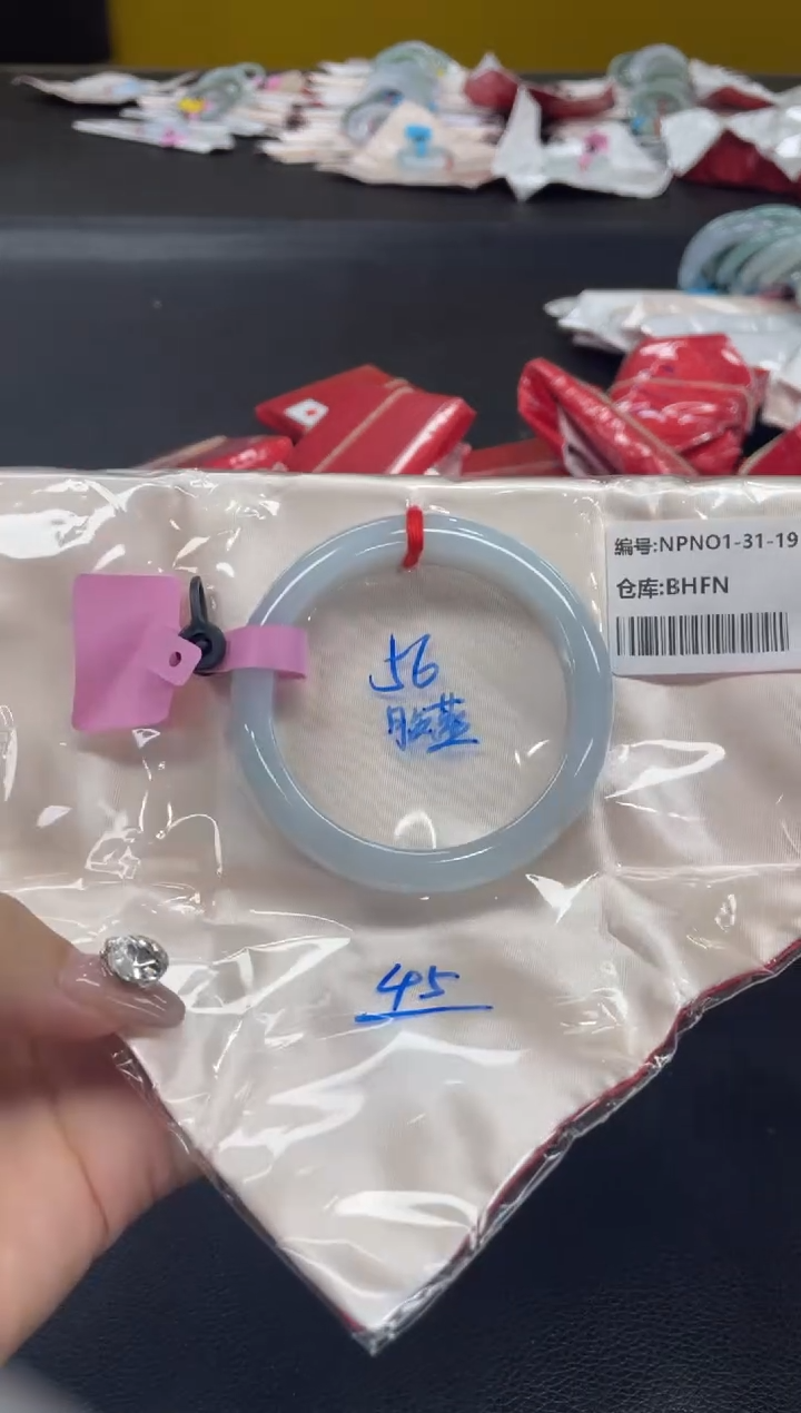 未镶嵌手镯翡翠翡翠手镯