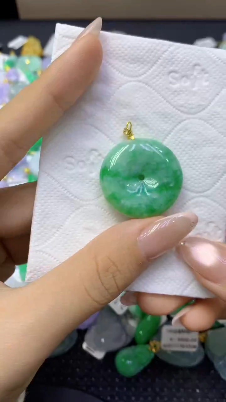 颈饰18K金镶嵌翡翠天然缅甸翡翠A货