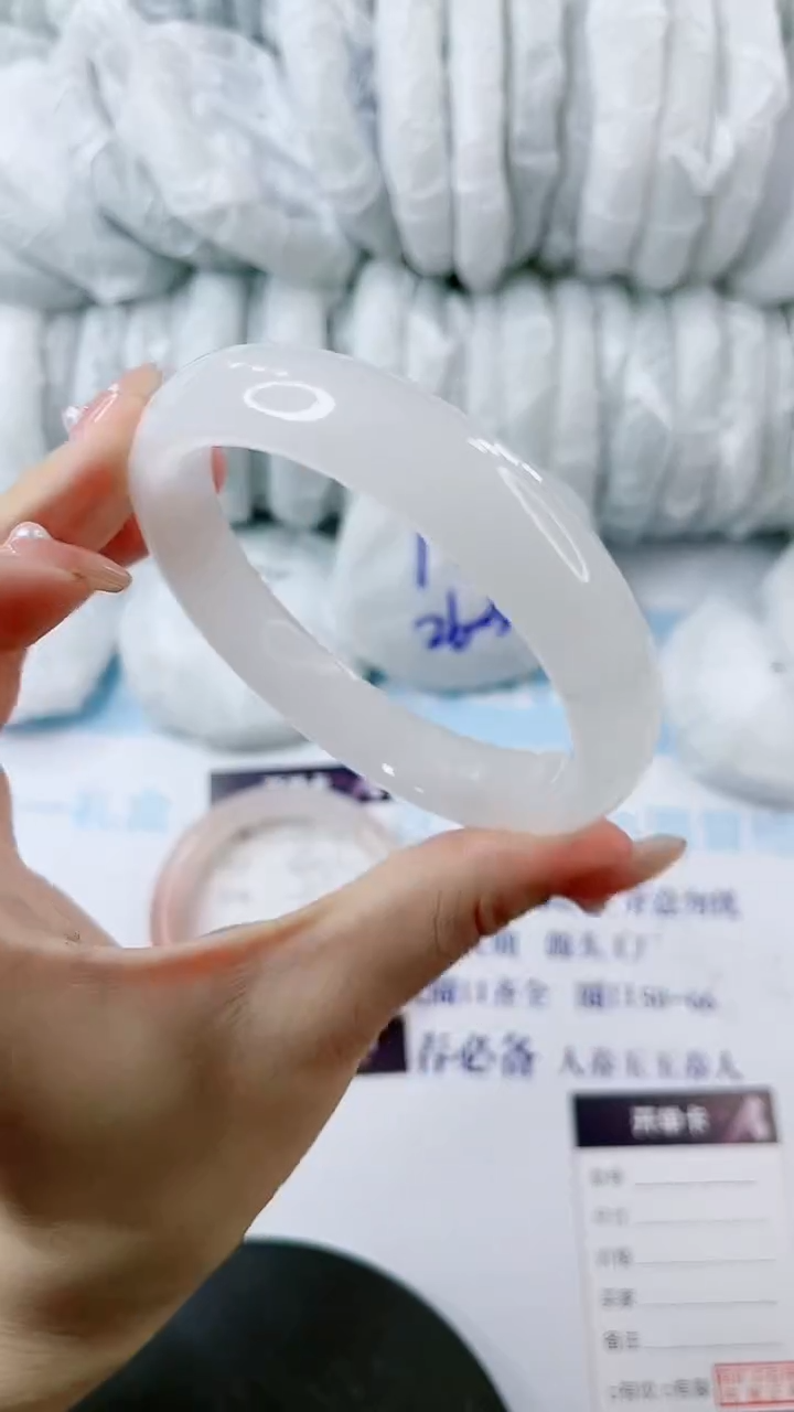 【闪购商品】石英质玉手镯未镶嵌0598834118-64多样性发货