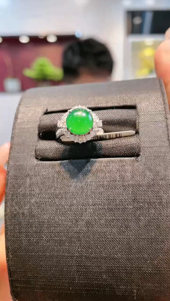 【闪购商品】翡翠颈饰18K金镶嵌A59天然A货翡翠戒指