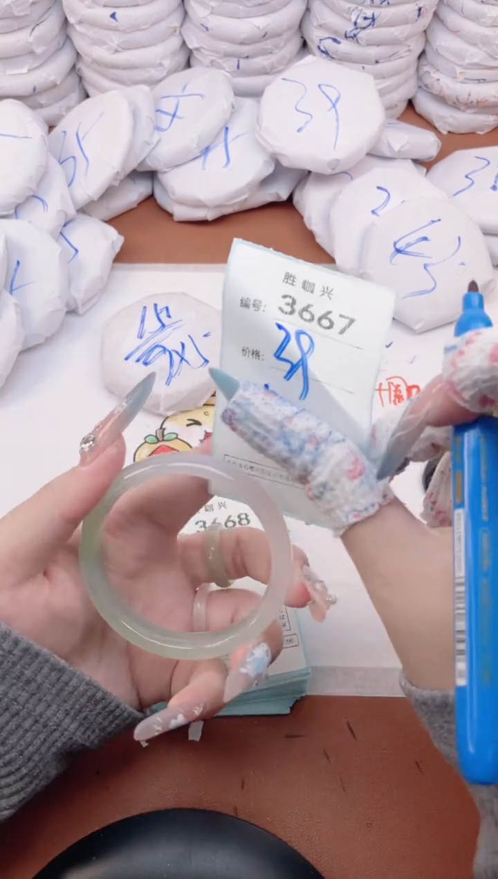 【闪购商品】玛瑙/玉髓手镯合金3667