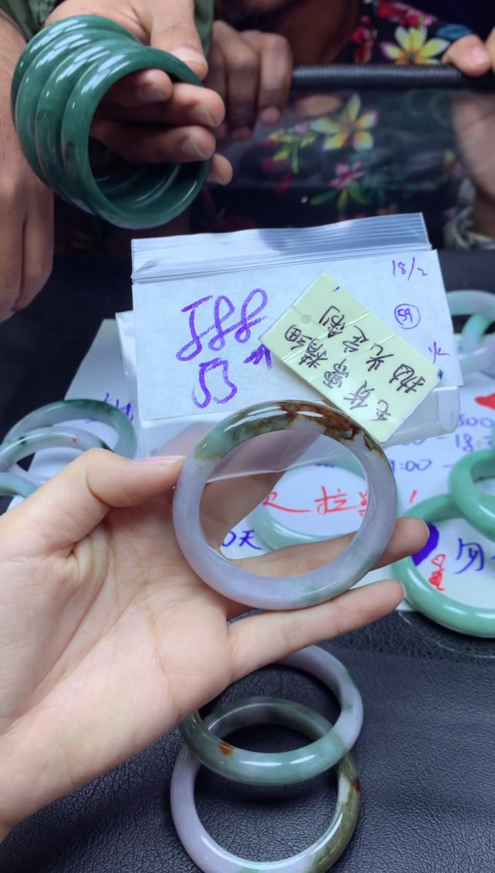 【闪购商品】定制翡翠未镶嵌手镯毛货需精细抛光+多人+588元