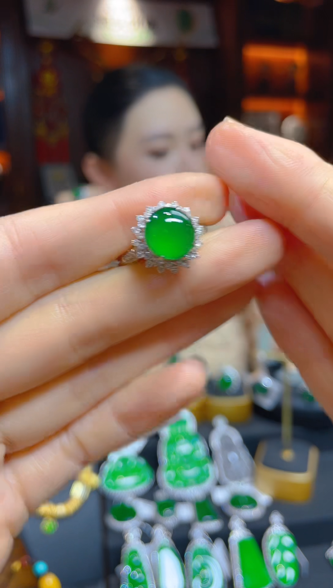 【闪购商品】翡翠戒指18K金镶嵌113635天然A货翡翠蛋面戒指