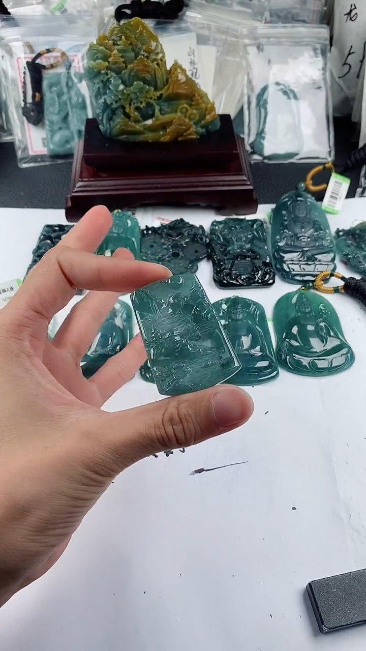 【闪购商品】翡翠颈饰未镶嵌多样性一件随机发货 山水牌68