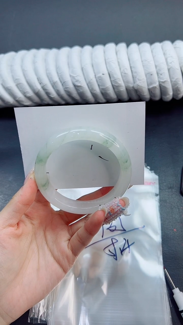 未镶嵌手镯石英质玉135/59.4