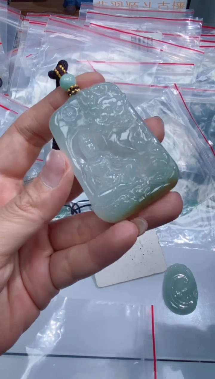 颈饰未镶嵌翡翠吊坠