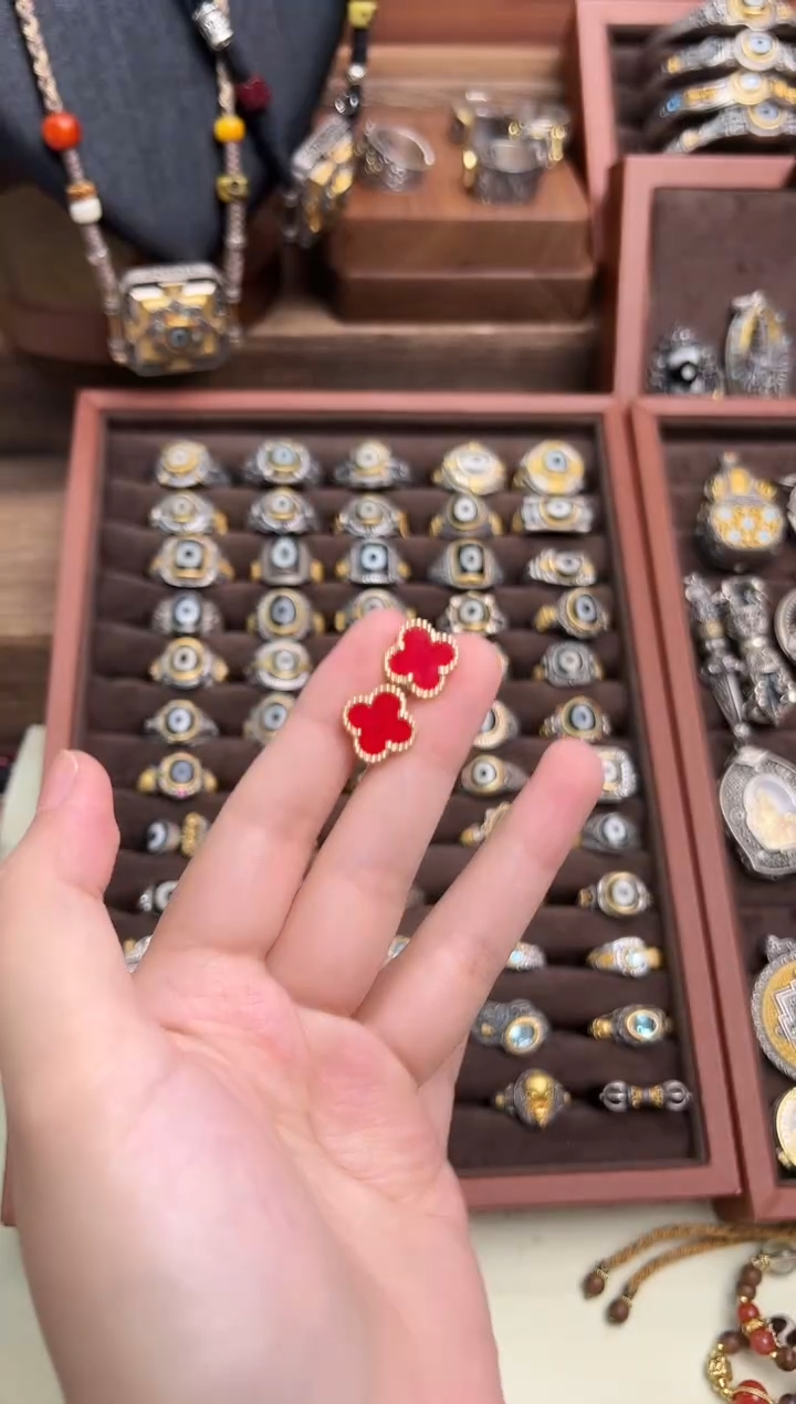 无非金属藏式四叶草耳饰