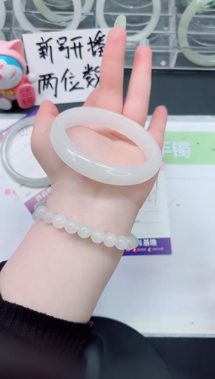 【闪购商品】石英质玉手镯未镶嵌a199