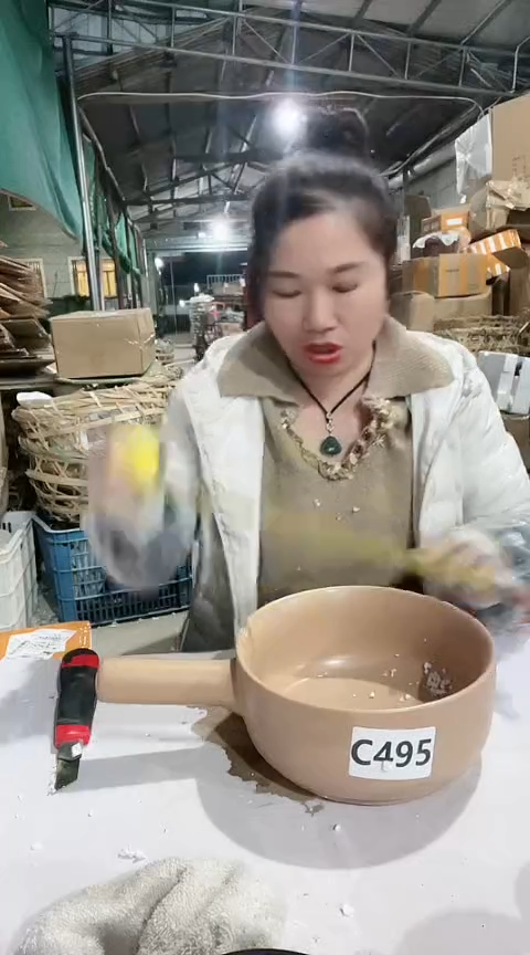 【闪购商品】c495瑕疵咖色手把锅，，