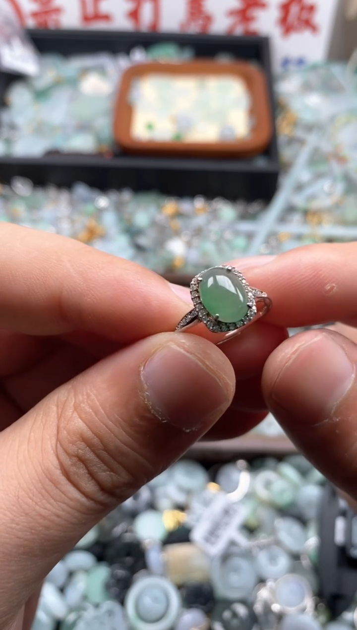 【闪购商品】翡翠颈饰未镶嵌哥哥