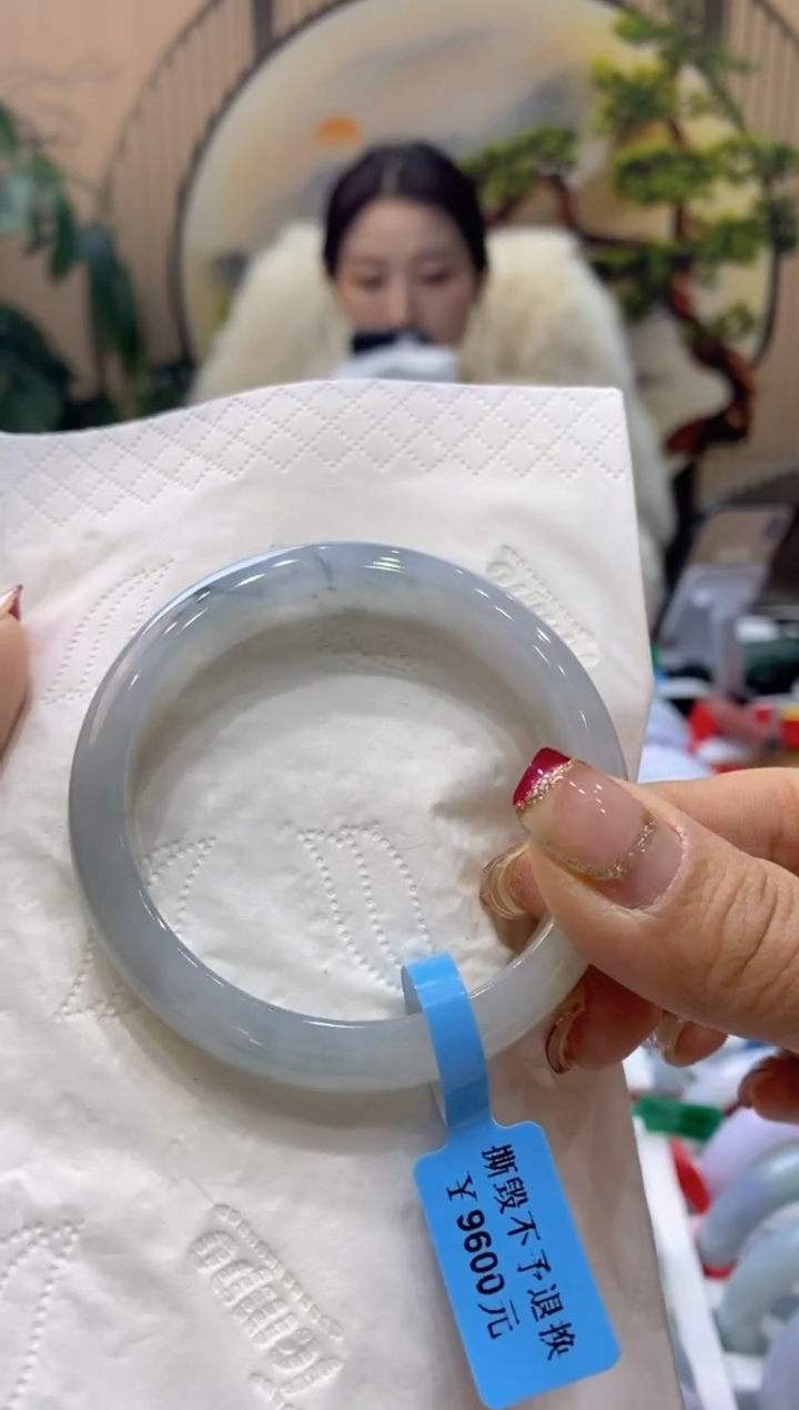 【闪购商品】翡翠手镯未镶嵌99903582