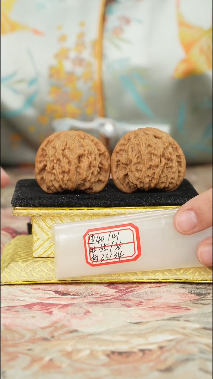 【闪购商品】文玩核桃把件白狮子