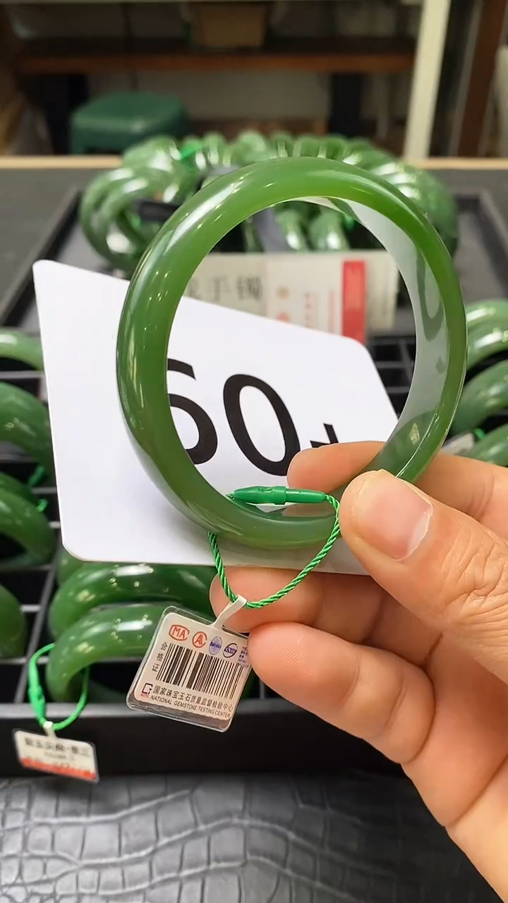 【闪购商品】和田玉碧玉手镯未镶嵌一个