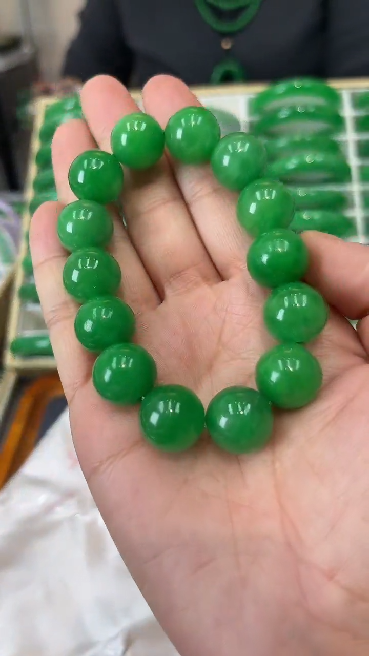 【闪购商品】砖雕闪6 辣阳绿手串