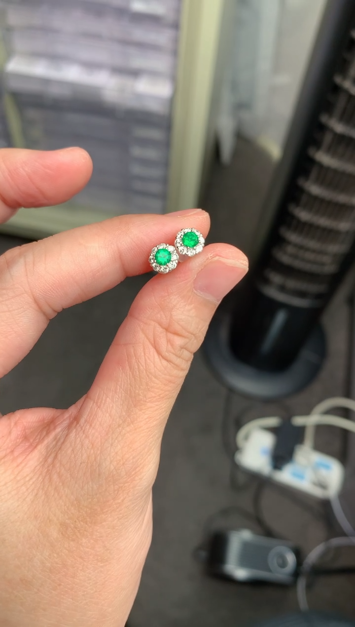 【闪购商品】祖母绿耳饰18K金镶嵌27分祖母绿耳钉