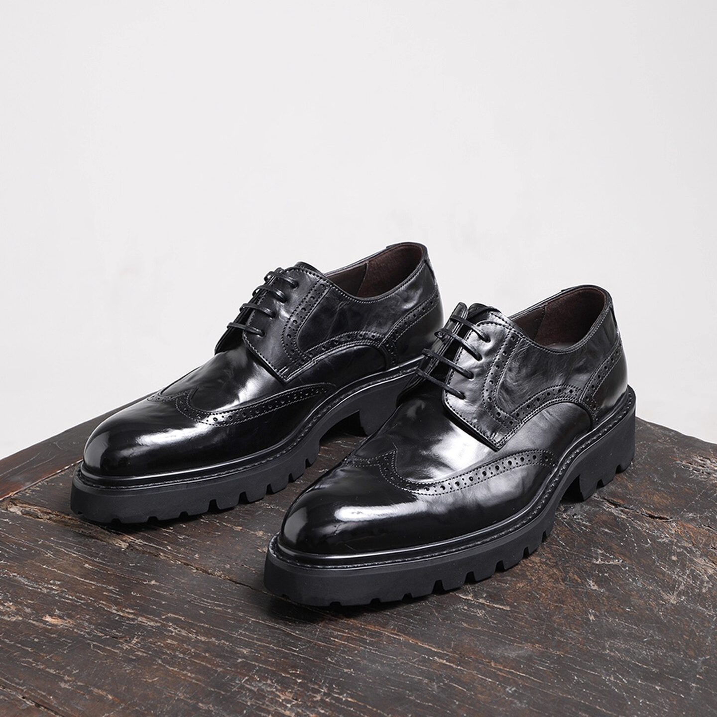 高档手抓胎牛皮布洛克雕花皮鞋男款厚底英伦商务正装德比鞋时尚潮