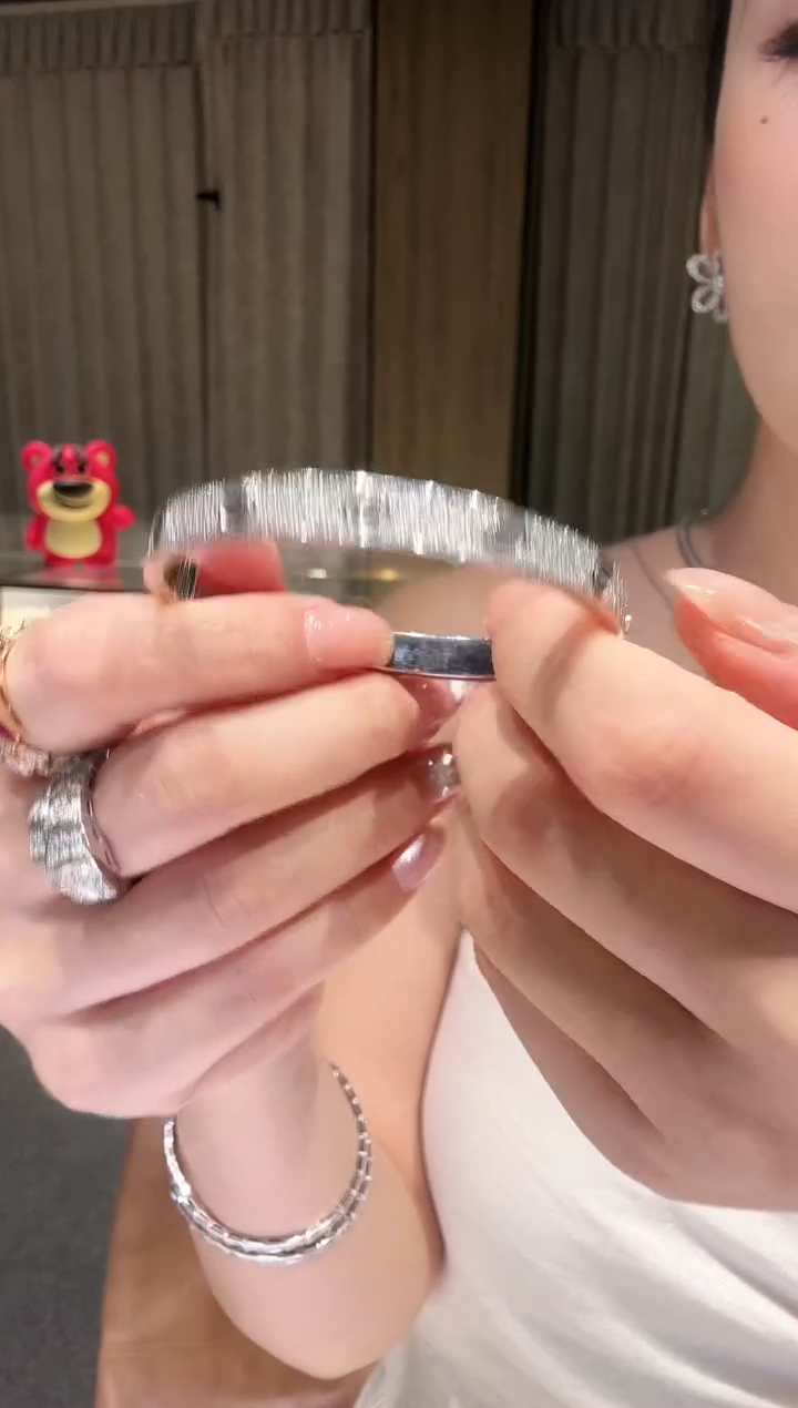 铂Pt950镶嵌手镯钻石满天星