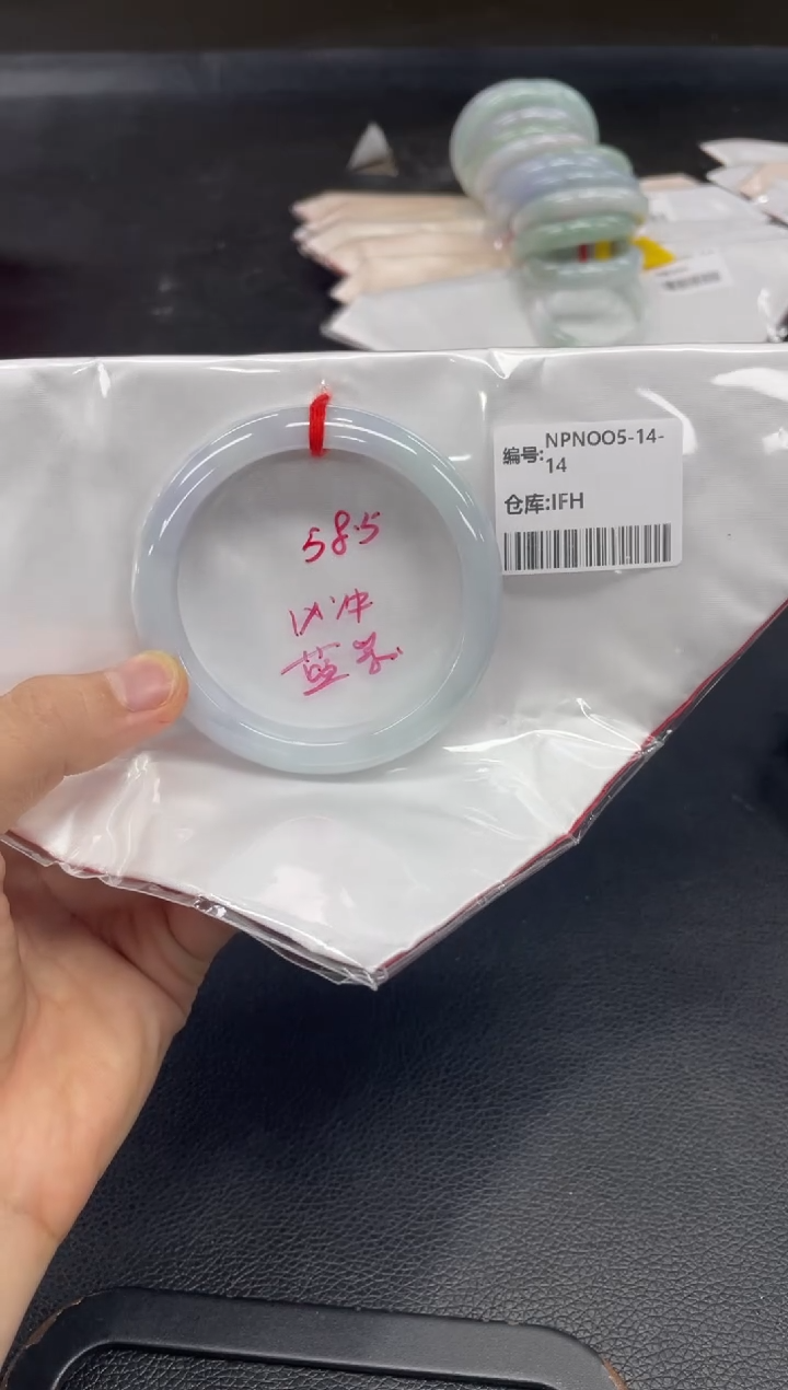 未镶嵌手镯翡翠翡翠手镯