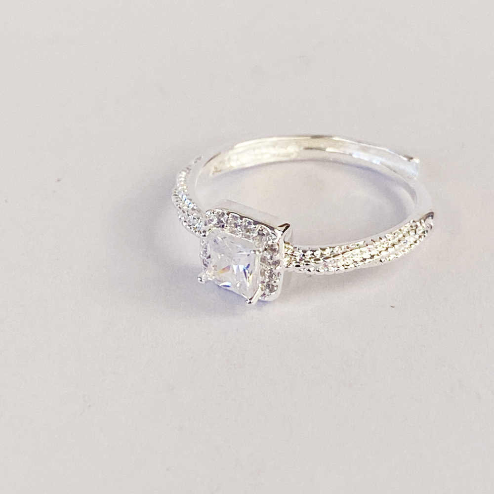   编号58 轻奢满钻小方糖戒指