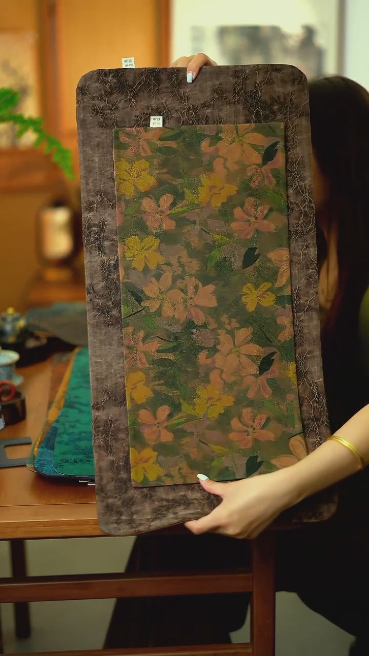 大松枝灰加小花意     