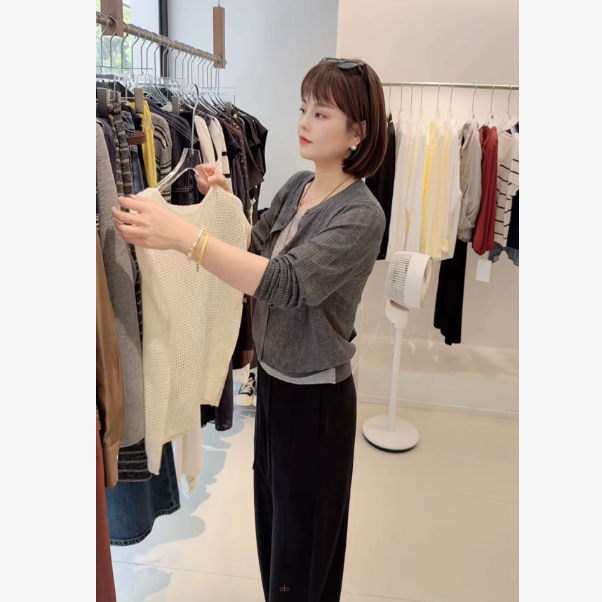 秋款圆领假两件圆领前金币针织开衫长袖