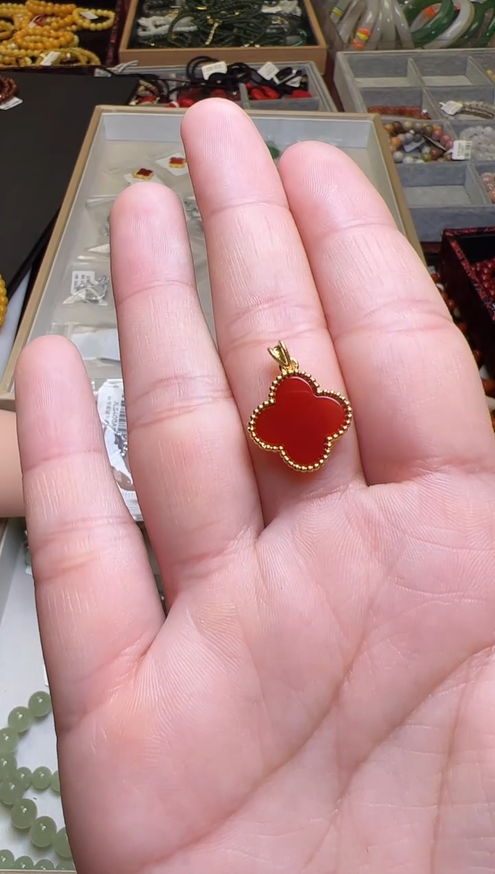 18K金镶嵌吊坠(不含链)玛瑙/玉髓红玛瑙四叶草吊坠