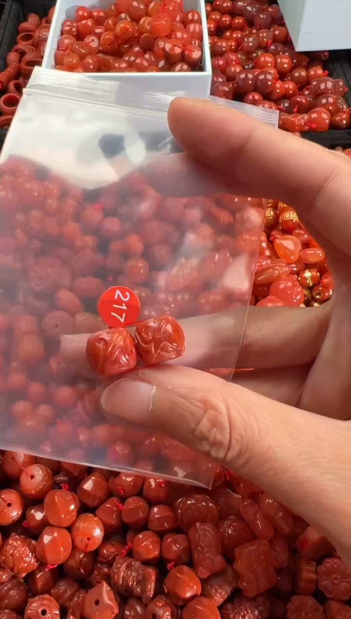 【闪购商品】南红玛瑙颈饰未镶嵌1