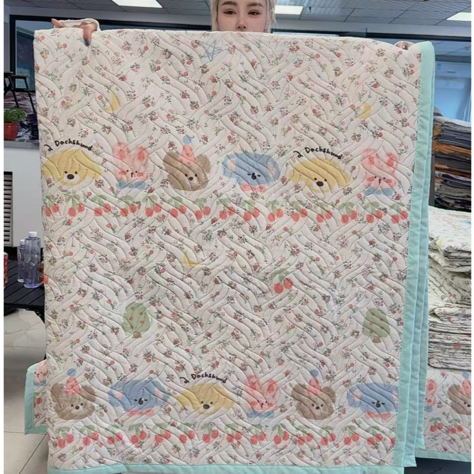 百搭款五彩小熊大床盖