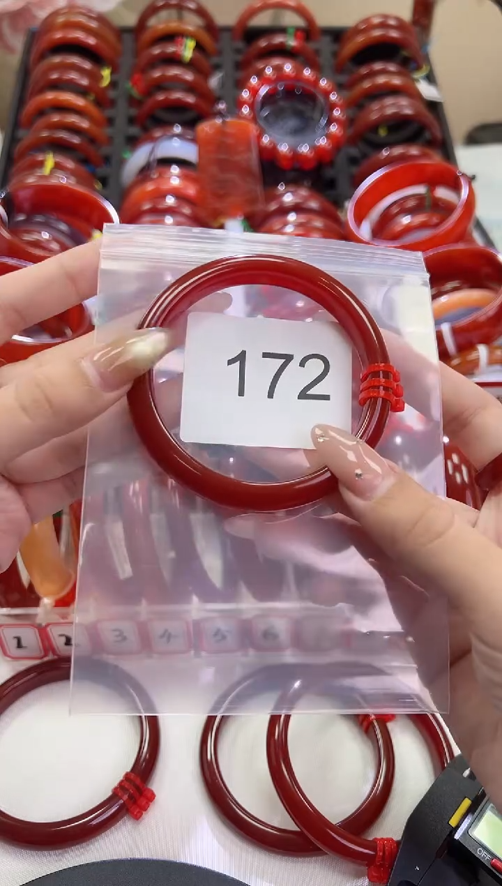 手镯玛瑙/玉髓未镶嵌59圈口*A172