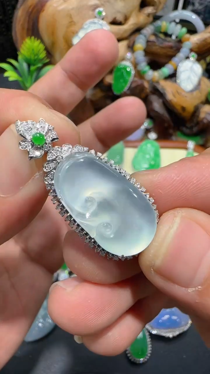 【闪购商品】翡翠吊坠(不含链)18K金镶嵌吊坠