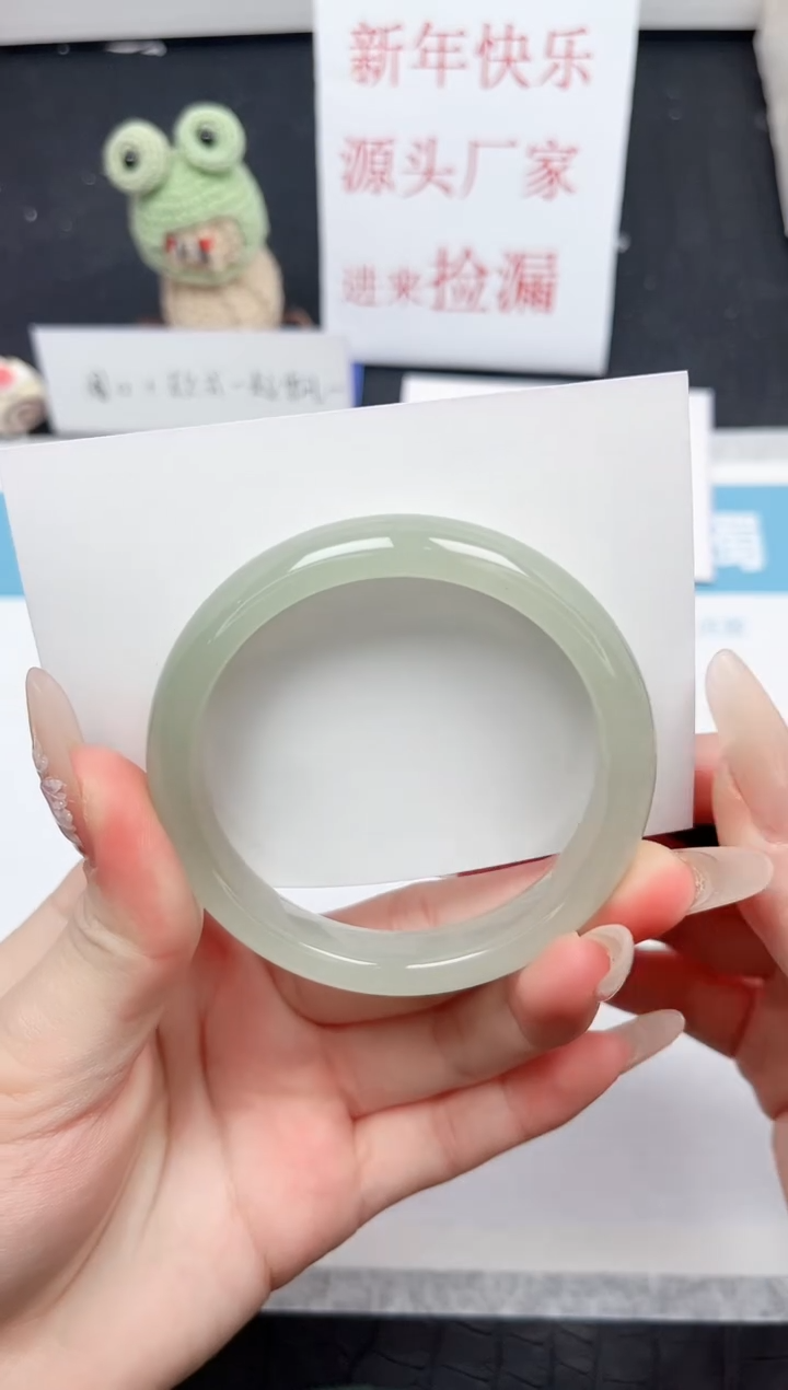 【闪购商品】石英质玉手镯未镶嵌77-52.7