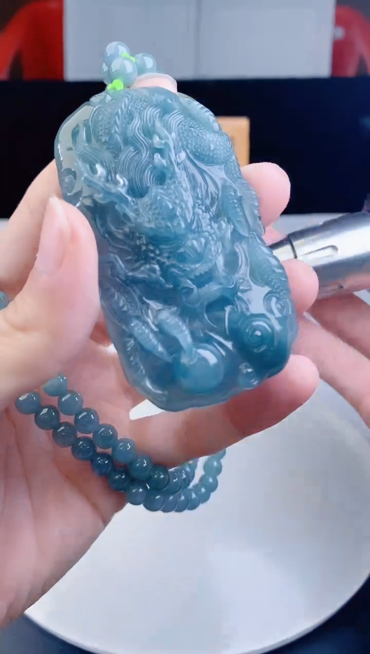 颈饰未镶嵌翡翠   