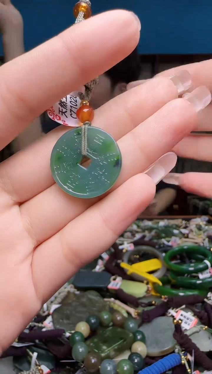 颈饰未镶嵌和田玉1