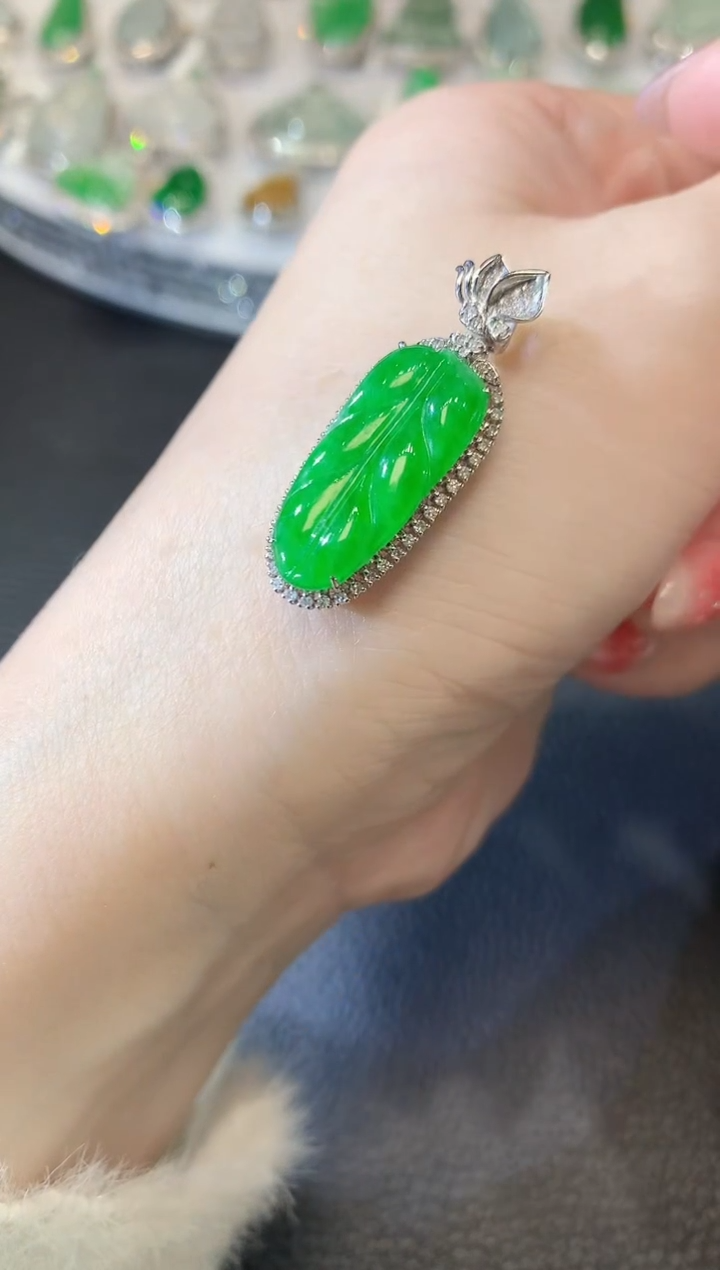 【闪购商品】翡翠吊坠(不含链)18K金镶嵌A11