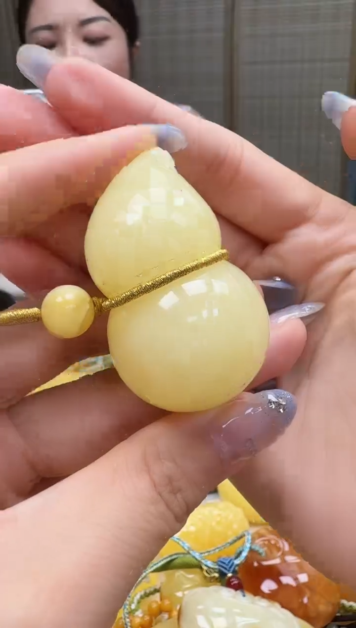 裸石琥珀未镶嵌如图