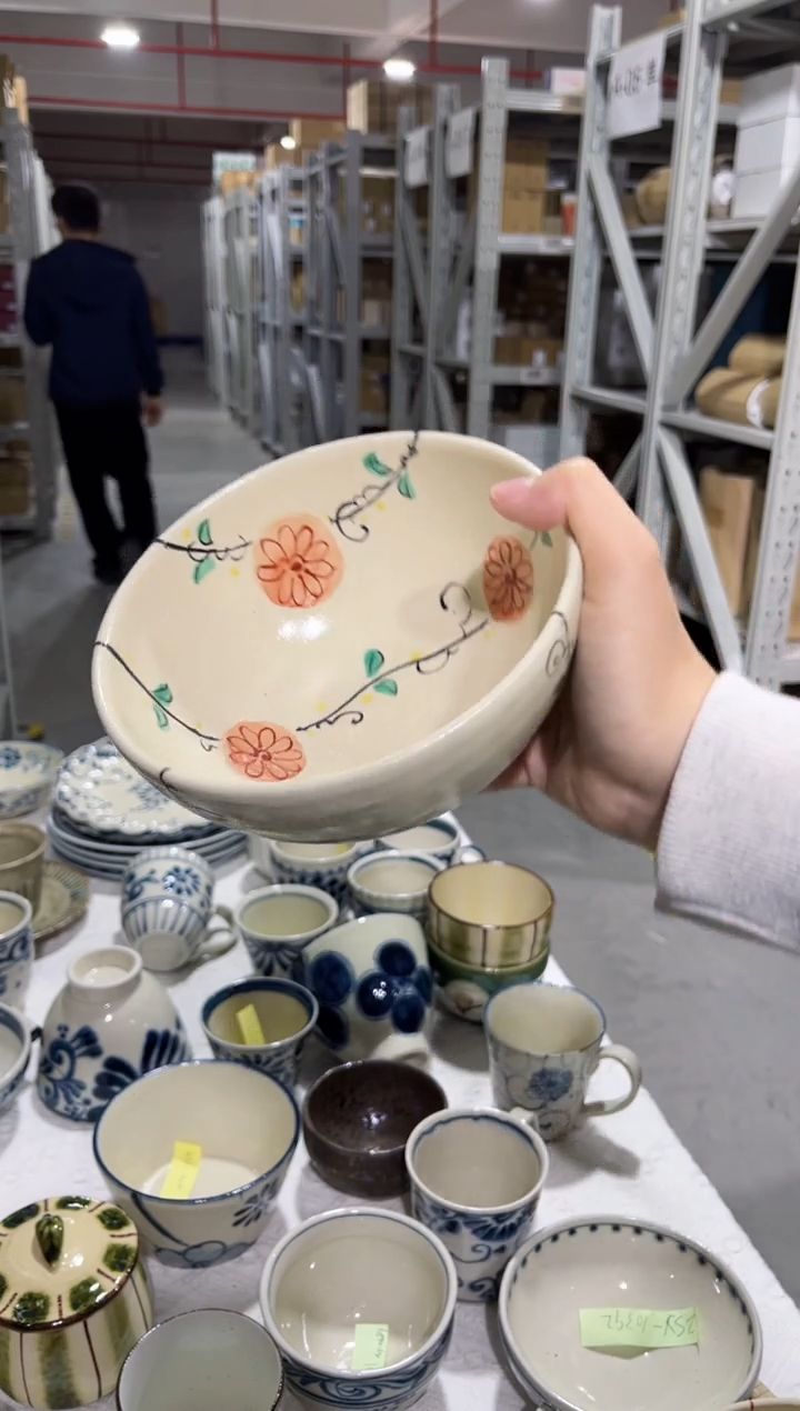 瓷片安南 赤绘藤花深碗（绿叶）