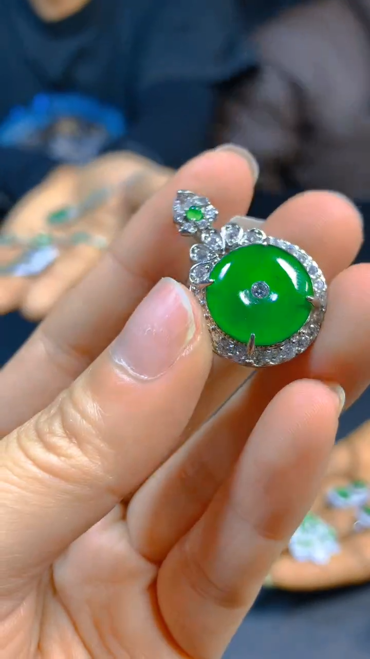 【闪购商品】翡翠吊坠(赠链)未镶嵌0095537371多样性发一