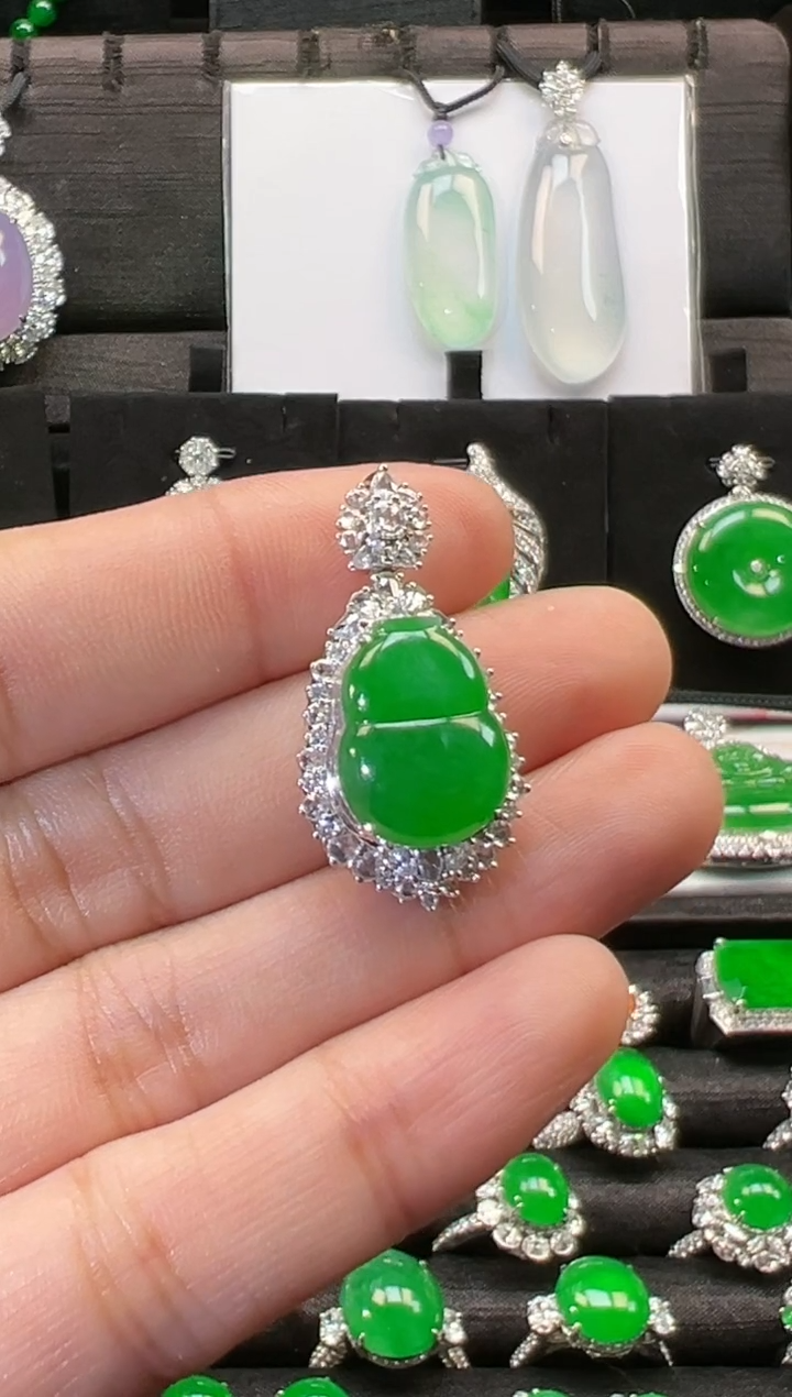 【闪购商品】翡翠吊坠(不含链)18K金镶嵌高冰正阳绿葫芦吊坠