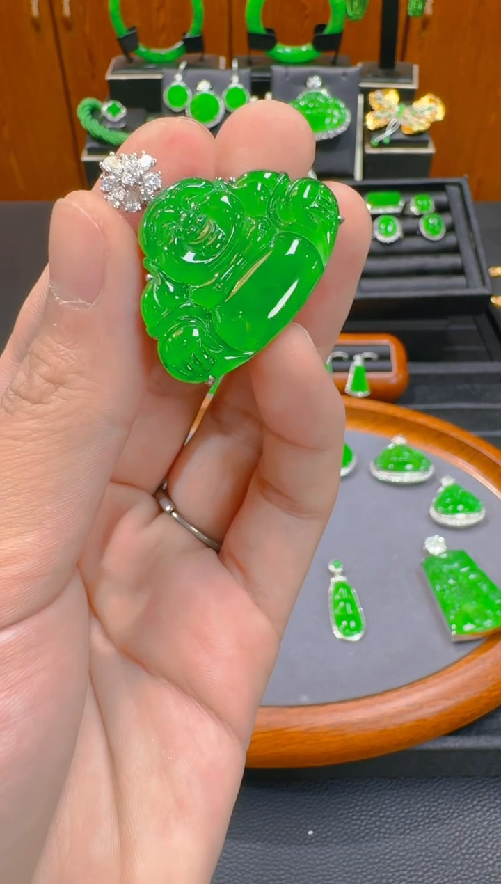 【闪购商品】翡翠吊坠(赠链)18K金镶嵌天然A货翡翠