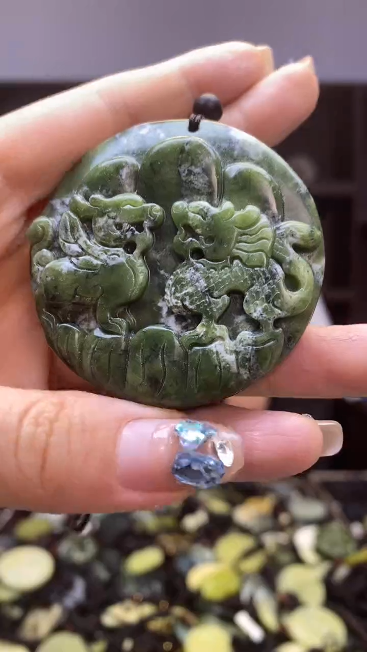 未镶嵌岫玉挂件  
