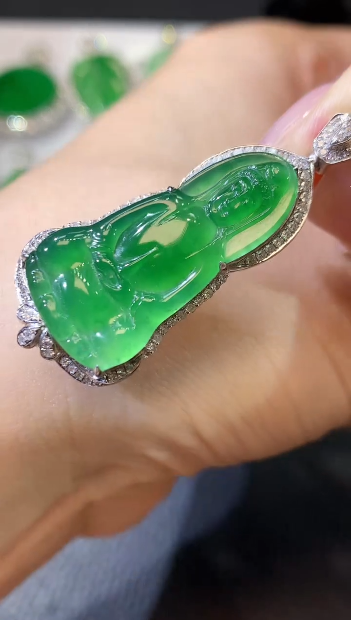 【闪购商品】翡翠吊坠(不含链)18K金镶嵌A63