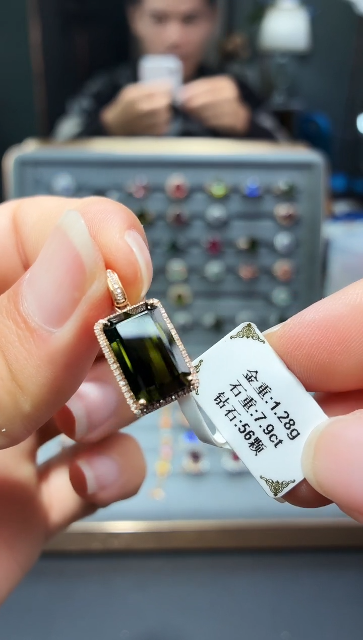 颈饰18K金镶嵌碧玺7.9..