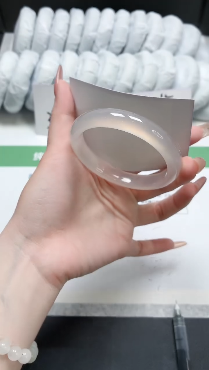 石英质玉手镯未镶嵌80-58.8荔枝