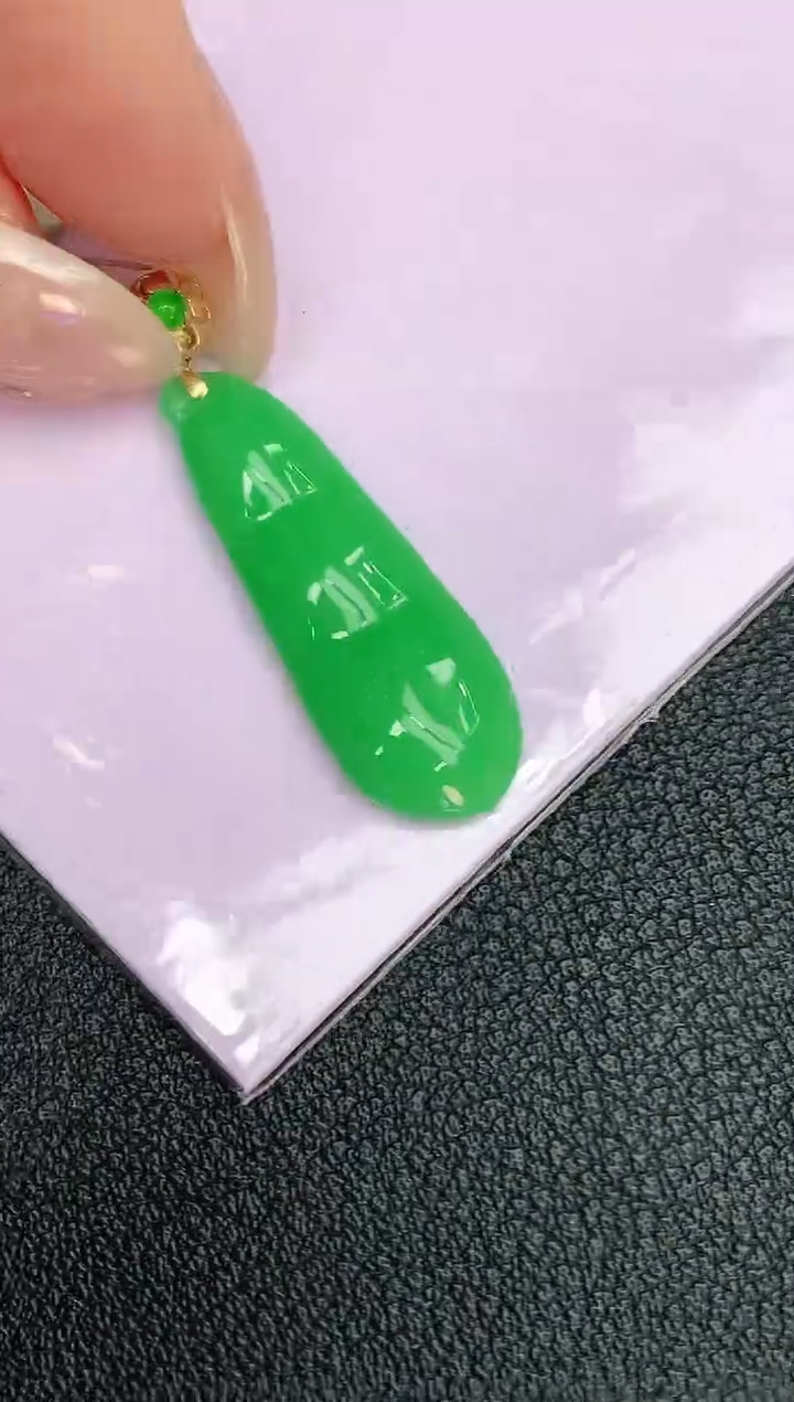 颈饰18K金镶嵌翡翠赠礼盒证书 麦麦