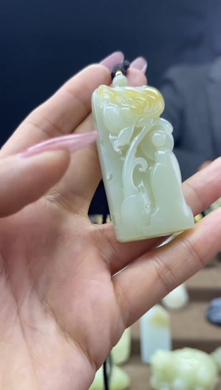 颈饰未镶嵌和田玉1