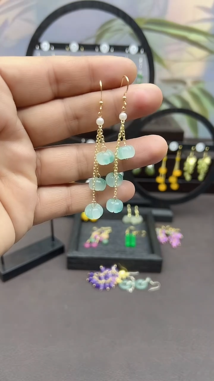 未镶嵌石英质玉（天山翠）耳饰210