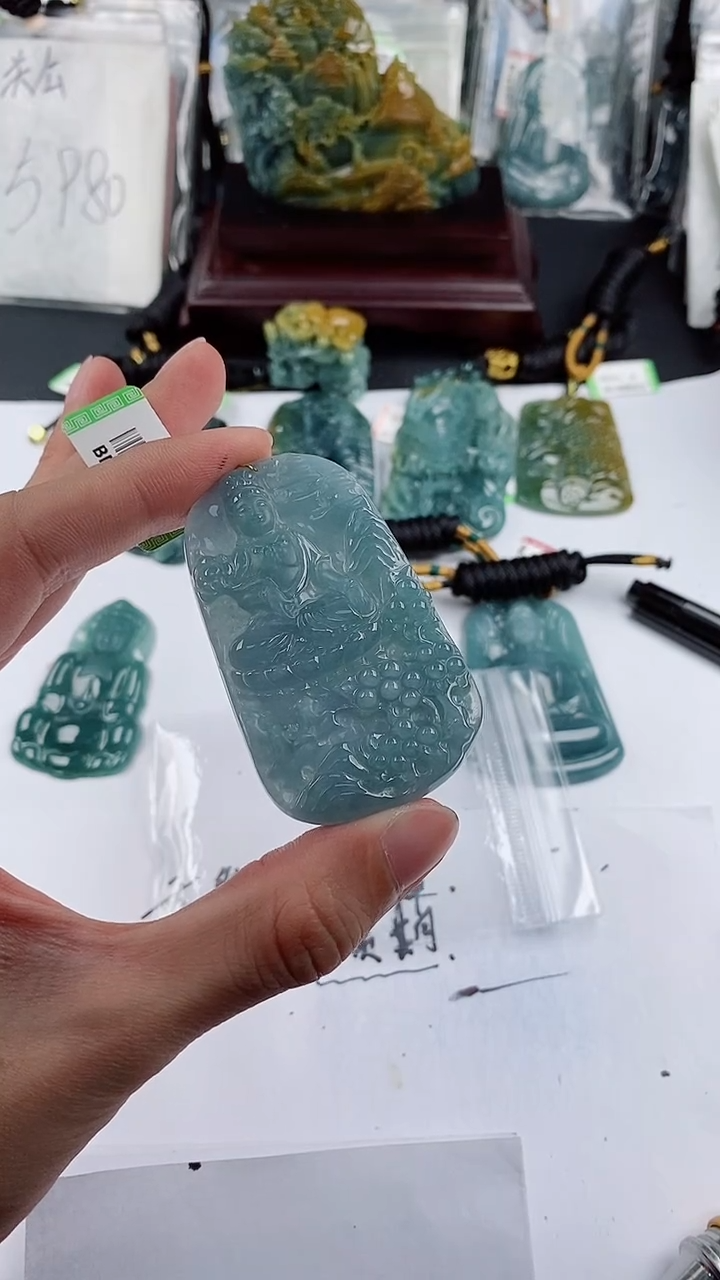 【闪购商品】翡翠颈饰未镶嵌        