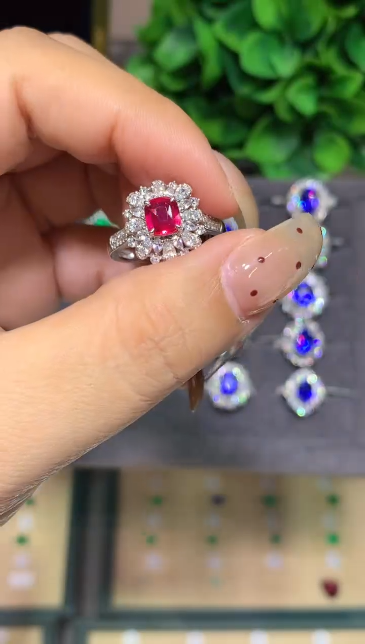 18K金镶嵌戒指红宝石1.02ct